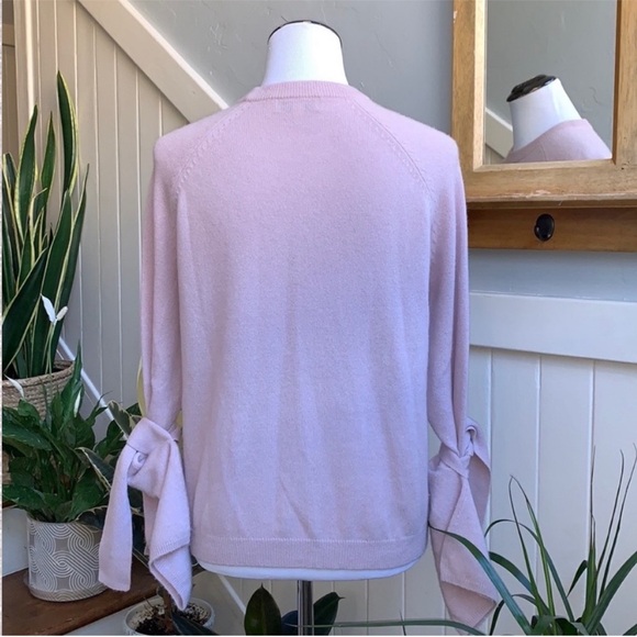 Neiman Marcus 100% Cashmere Crewneck Sweater in Pale Pink - Picture 3 of 11